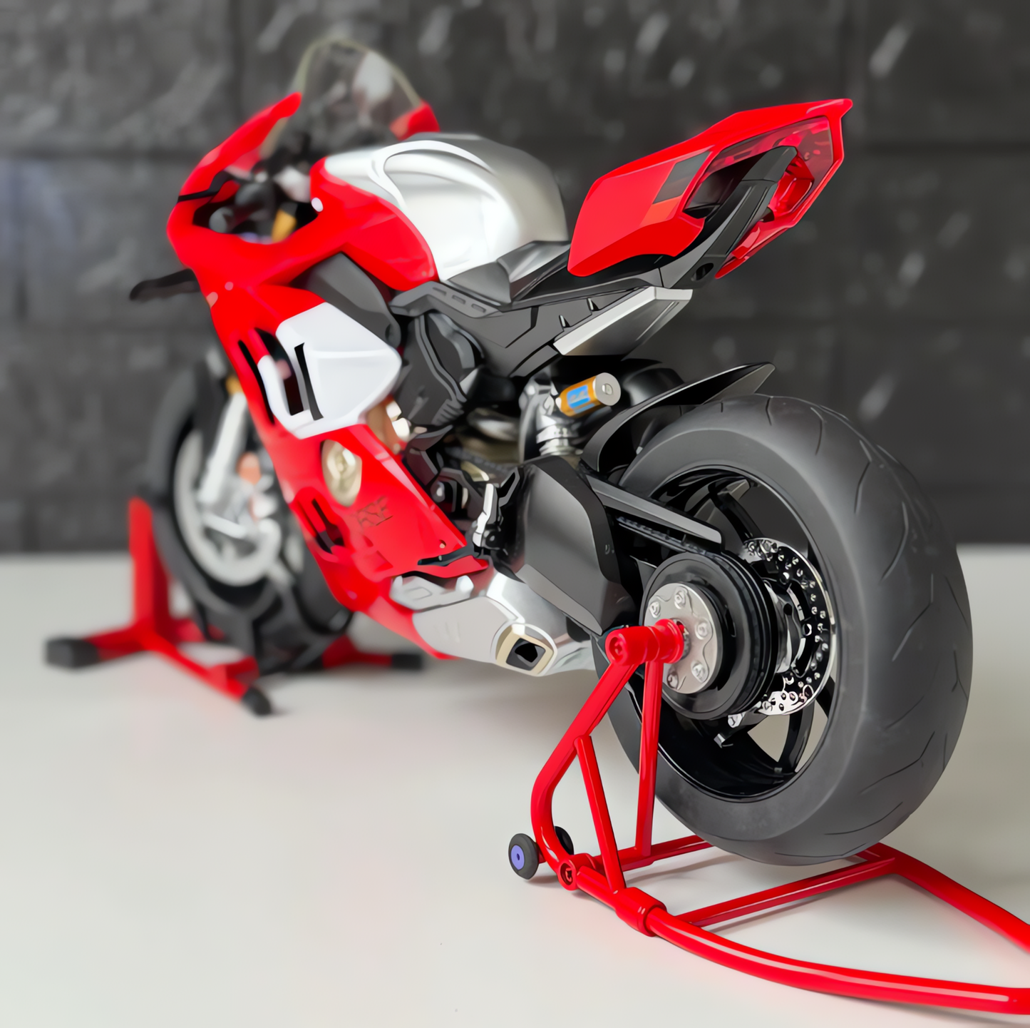 1:6 Ducadi V4s