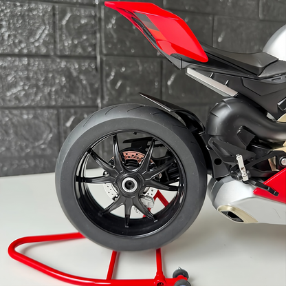 1:6 Ducadi V4s